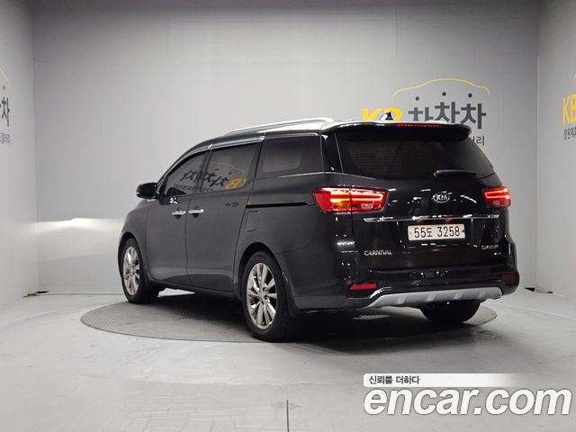 Kia Canival 2019 — photo 3