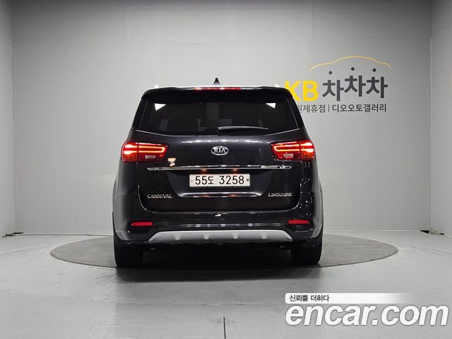 Kia Canival 2019 — photo 4