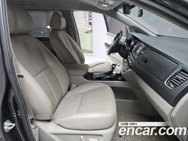 Kia Canival 2019 — photo 11