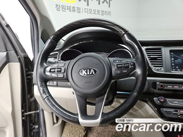 Kia Canival 2019 — photo 14