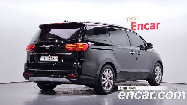 Kia Canival 2019 — photo 2