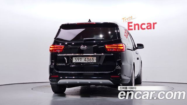 Kia Canival 2019 — photo 4
