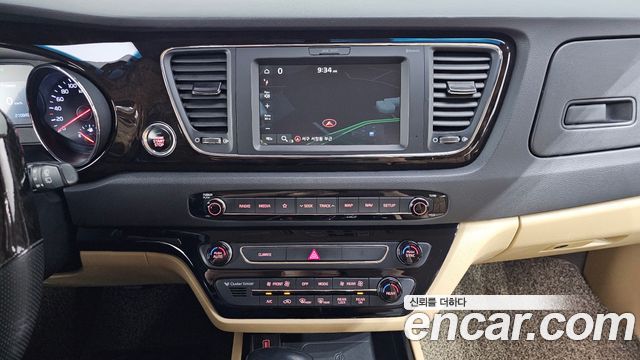 Kia Canival 2019 — photo 17
