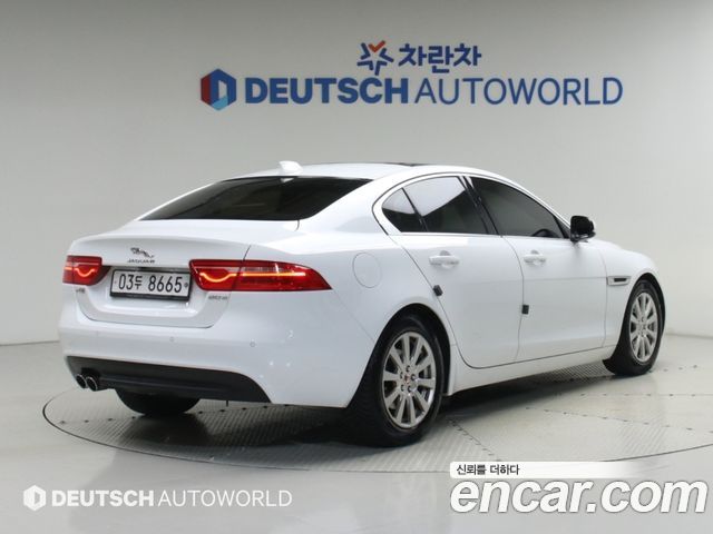 Jaguar XE 2018 — photo 2
