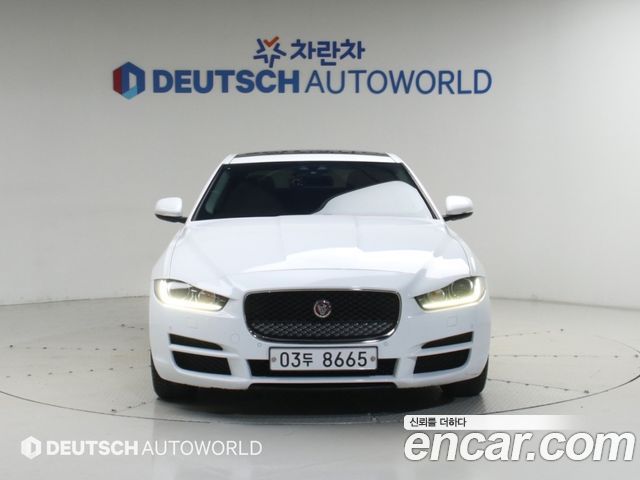 Jaguar XE 2018 — photo 3