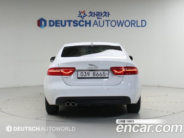 Jaguar XE 2018 — photo 4