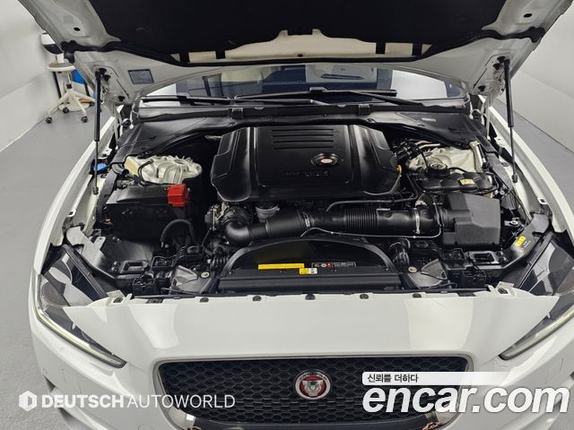 Jaguar XE 2018 — photo 6