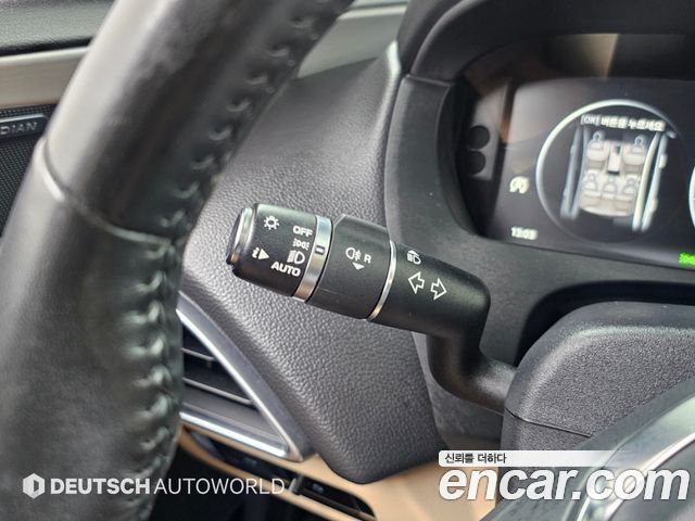 Jaguar XE 2018 — photo 16