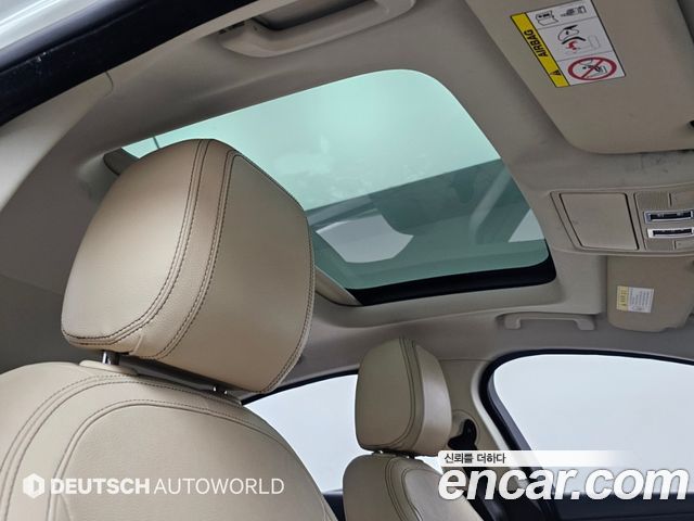 Jaguar XE 2018 — photo 18