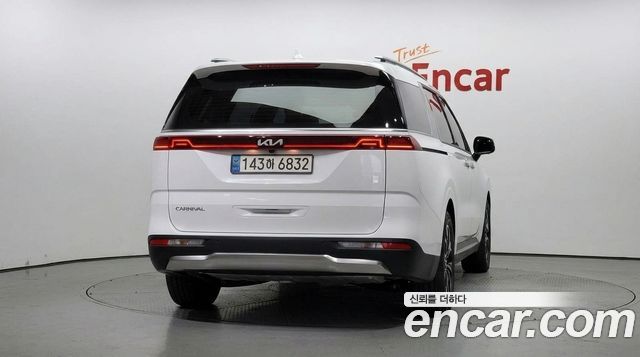 Kia Canival 2023 — photo 4