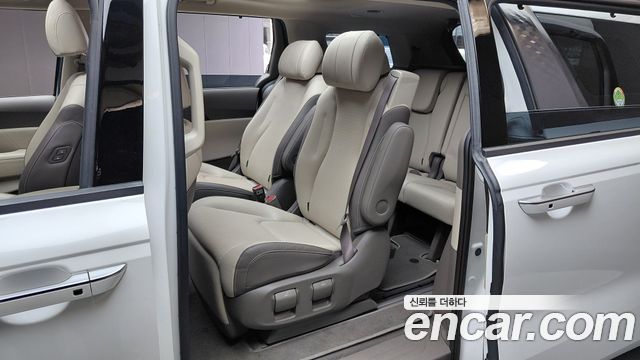 Kia Canival 2023 — photo 17