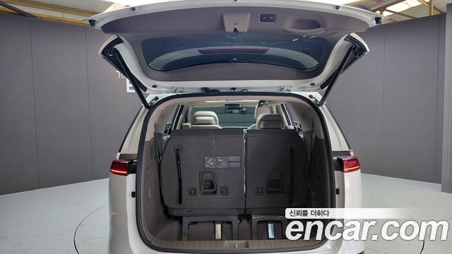 Kia Canival 2023 — photo 24