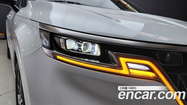 Kia Canival 2023 — photo 8