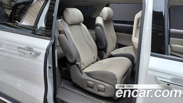 Kia Canival 2023 — photo 16