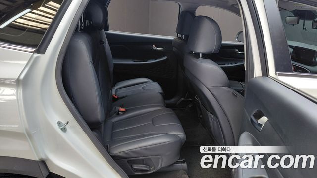 Hyundai Santafe 2023 — photo 17