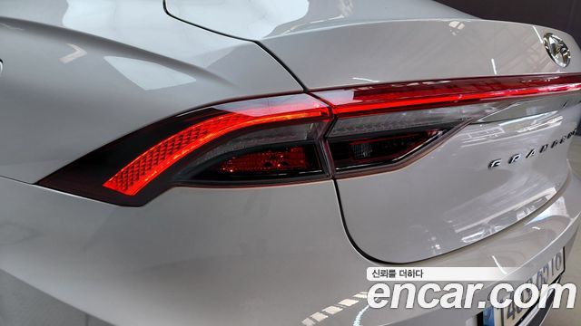 Hyundai Grandeur 2022 — photo 9