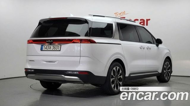 Kia Canival 2023 — photo 2