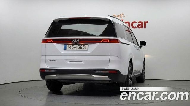Kia Canival 2023 — photo 4