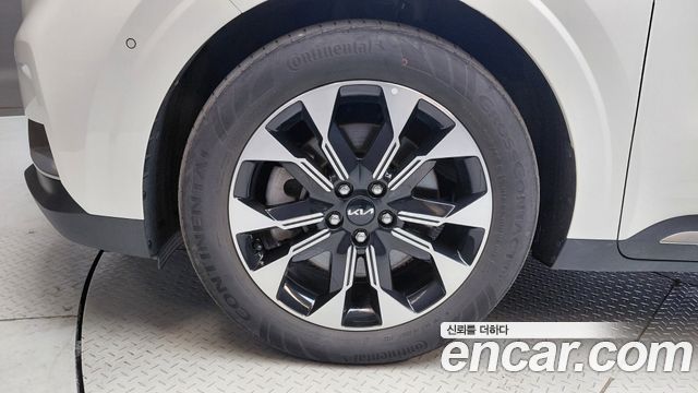 Kia Canival 2023 — photo 5