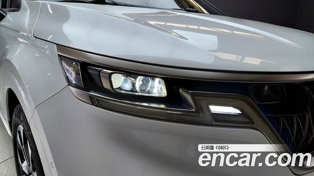 Kia Canival 2023 — photo 8