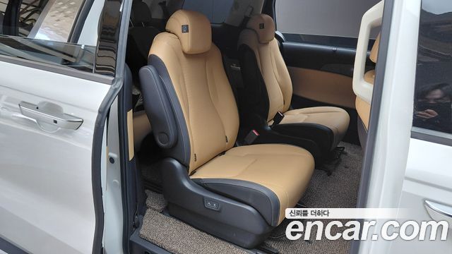 Kia Canival 2023 — photo 16
