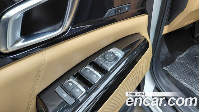 Kia Canival 2023 — photo 32