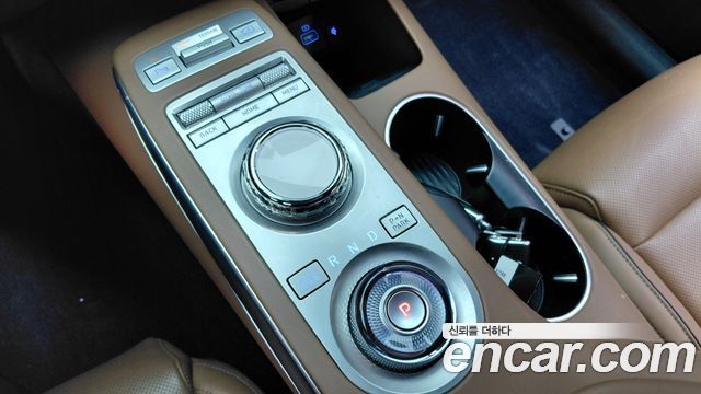 Genesis GV70 2023 — photo 12