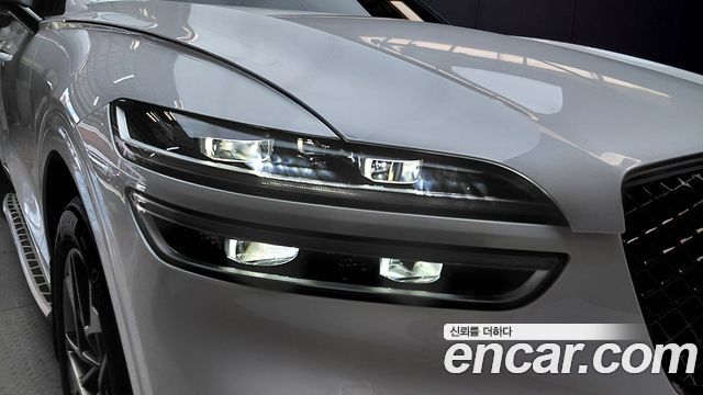Genesis GV70 2023 — photo 8
