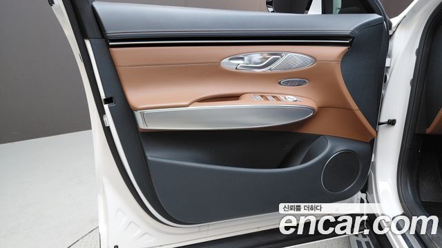 Genesis GV70 2023 — photo 14