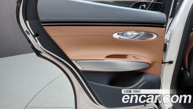 Genesis GV70 2023 — photo 15