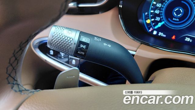 Genesis GV70 2023 — photo 33