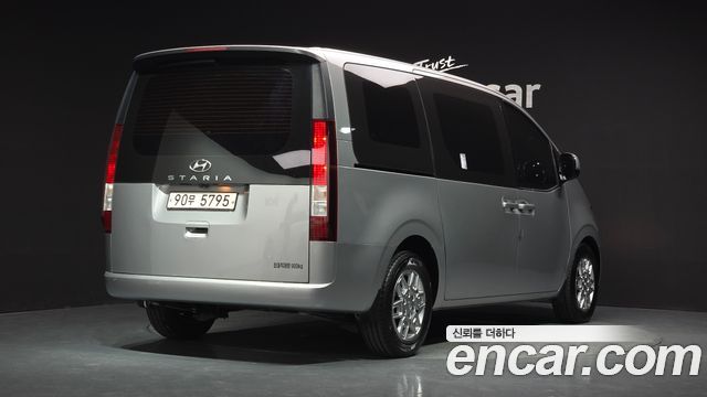 Hyundai Staria 2022 — photo 2