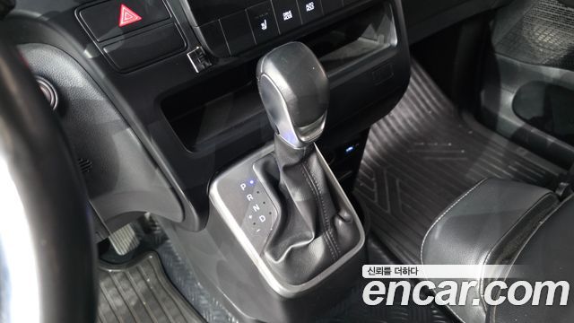 Hyundai Staria 2022 — photo 9