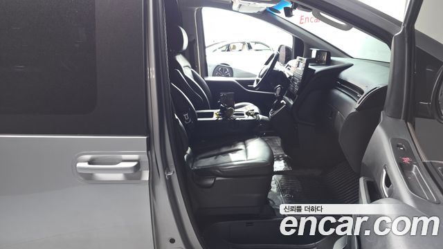 Hyundai Staria 2022 — photo 10