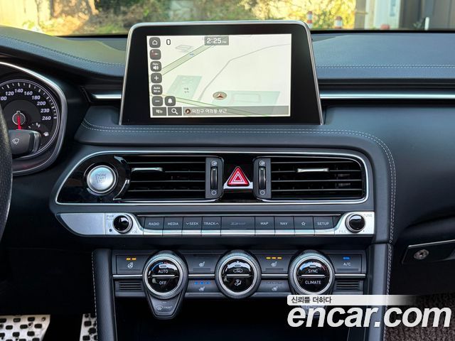 Genesis G70 2018 — photo 13