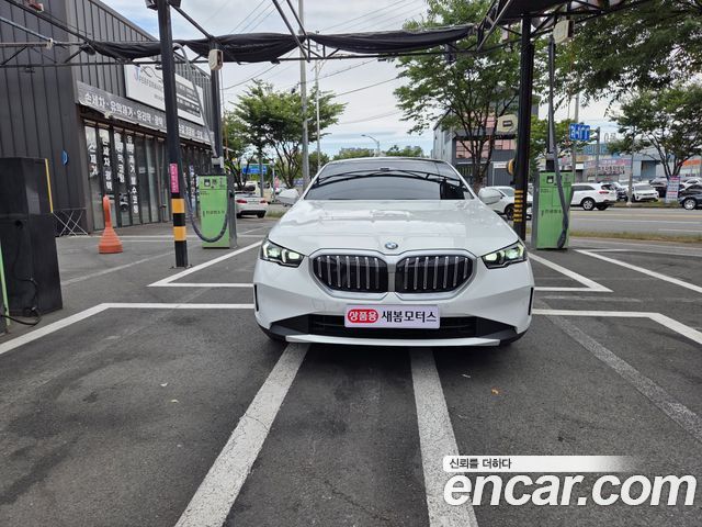 BMW 5-Series 2024 — photo 3