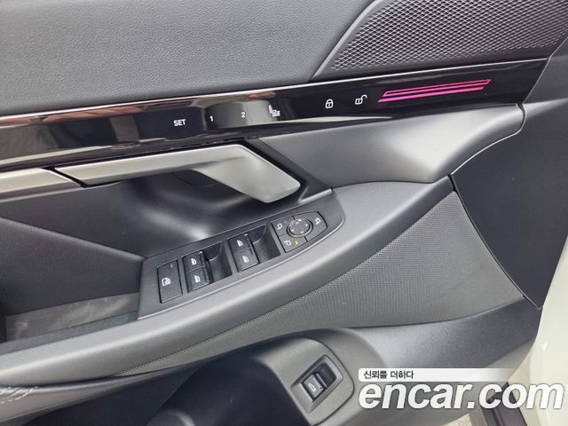 BMW 5-Series 2024 — photo 12