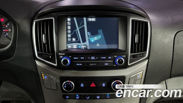 Hyundai Starex 2017 — photo 11