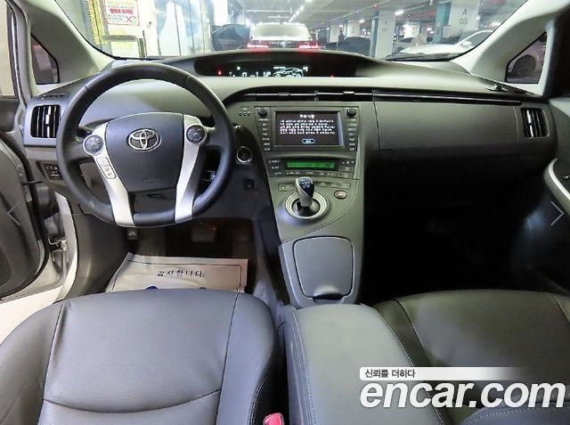 Toyota Prius 2011 — photo 10
