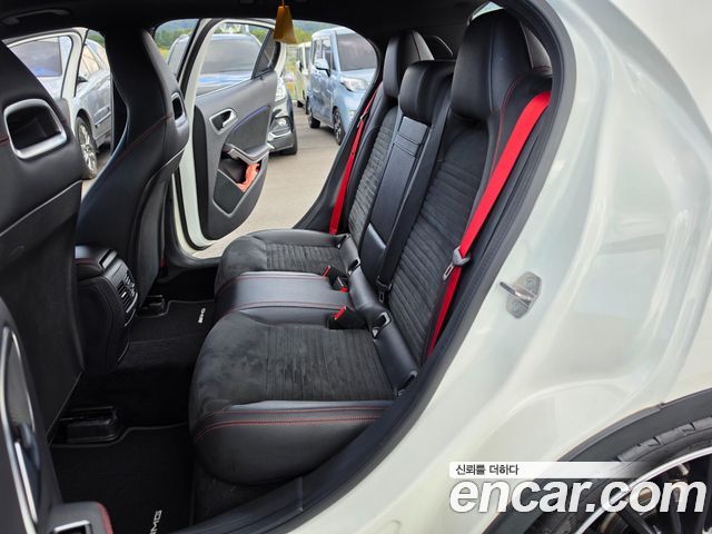 Mercedes-Benz GLA-Class 2019 — photo 18