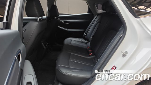 Hyundai Sonata 2023 — photo 16