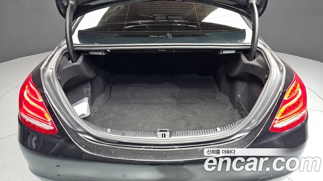 Mercedes-Benz C-Class 2017 — photo 20