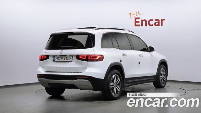 Mercedes-Benz GLB-Class 2021 — photo 2