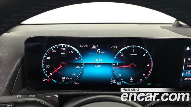 Mercedes-Benz GLB-Class 2021 — photo 8