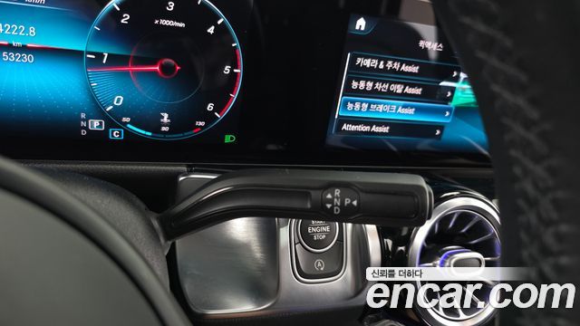 Mercedes-Benz GLB-Class 2021 — photo 9
