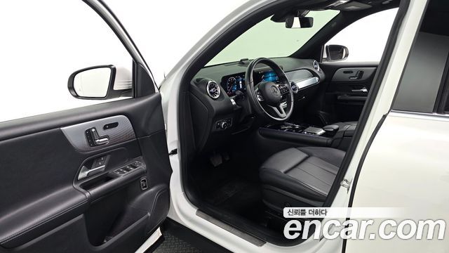 Mercedes-Benz GLB-Class 2021 — photo 10