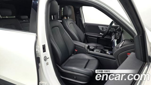 Mercedes-Benz GLB-Class 2021 — photo 11
