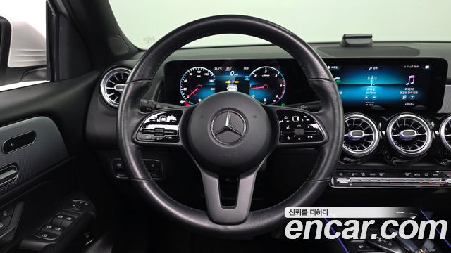 Mercedes-Benz GLB-Class 2021 — photo 13