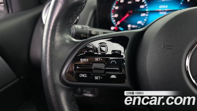 Mercedes-Benz GLB-Class 2021 — photo 15