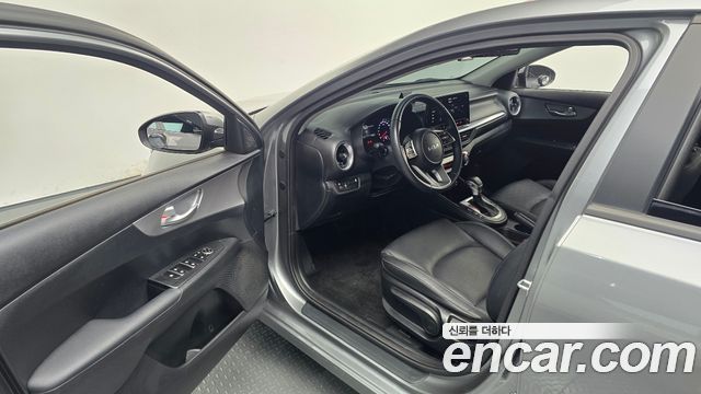Kia K3 2022 — photo 11